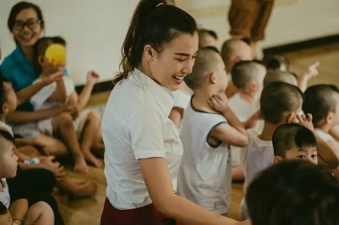 Hoàng Oanh mãn nguyện cùng "Hành trình hạnh phúc" ELLE VN
