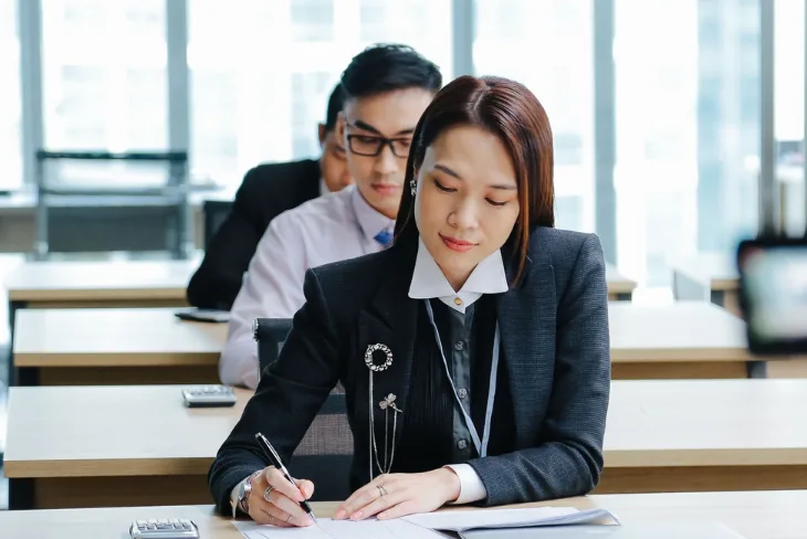 15 cách thoa son môi màu hồng đẹp như mỹ tâm trong phim chị trợ lý của anh