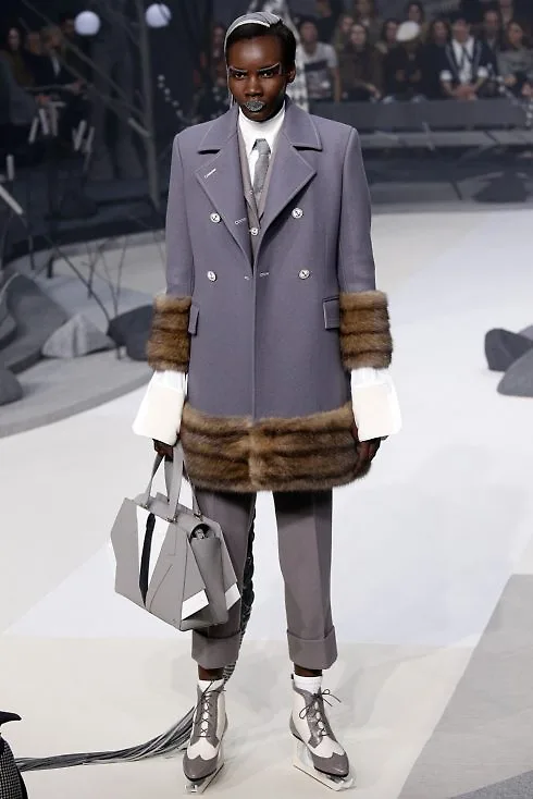 Thom Brown lại mang tới 1 chiếc túi độc đáo nữa bên cạnh chiếc túi Hector