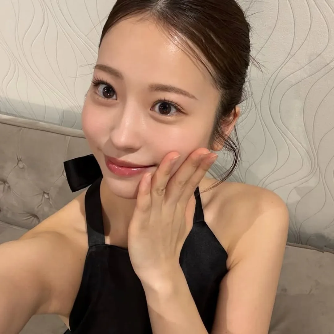 người mẫu với làn da khỏe mạnh nhờ các sản phẩm tái tạo da