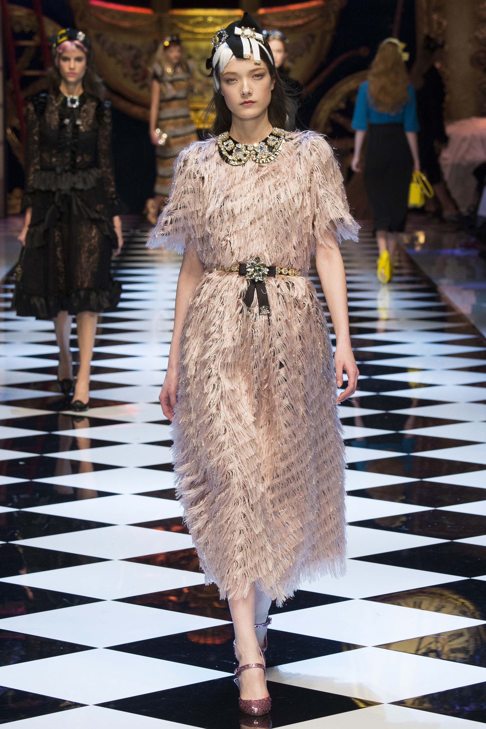 Bộ-sưu-tập-DolceGabbana-Thu-–-Đông-2016 Ellevn