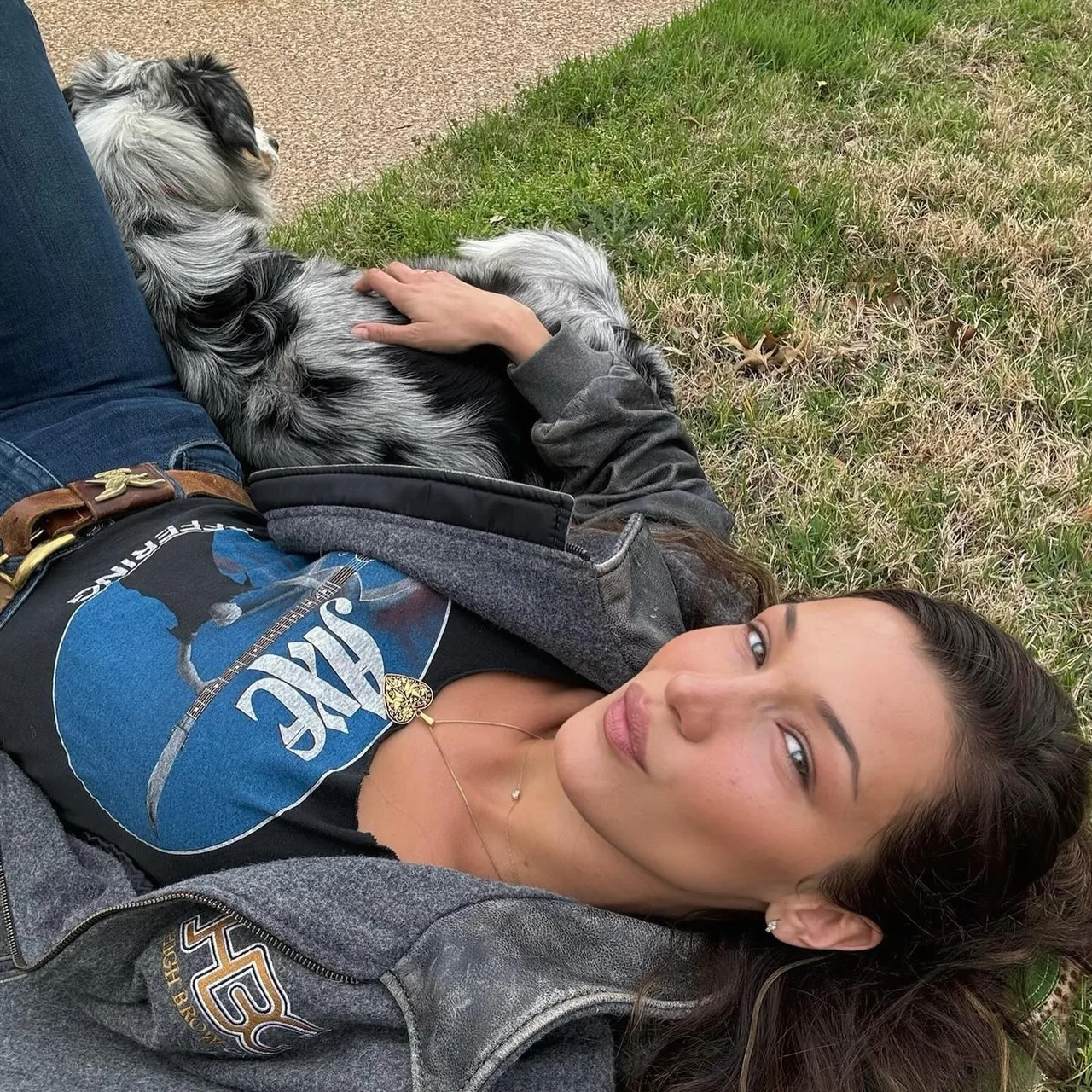Bella Hadid tạo khối, selfie