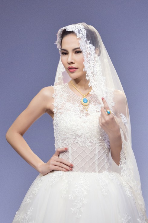 Trang sức vàng với thiết kế tinh xảo, lấy ý tưởng từ vẻ đẹp bất tận của thiên nhiên dự đoán sẽ lên ngôi trong đám cưới dịp cuối năm nay.