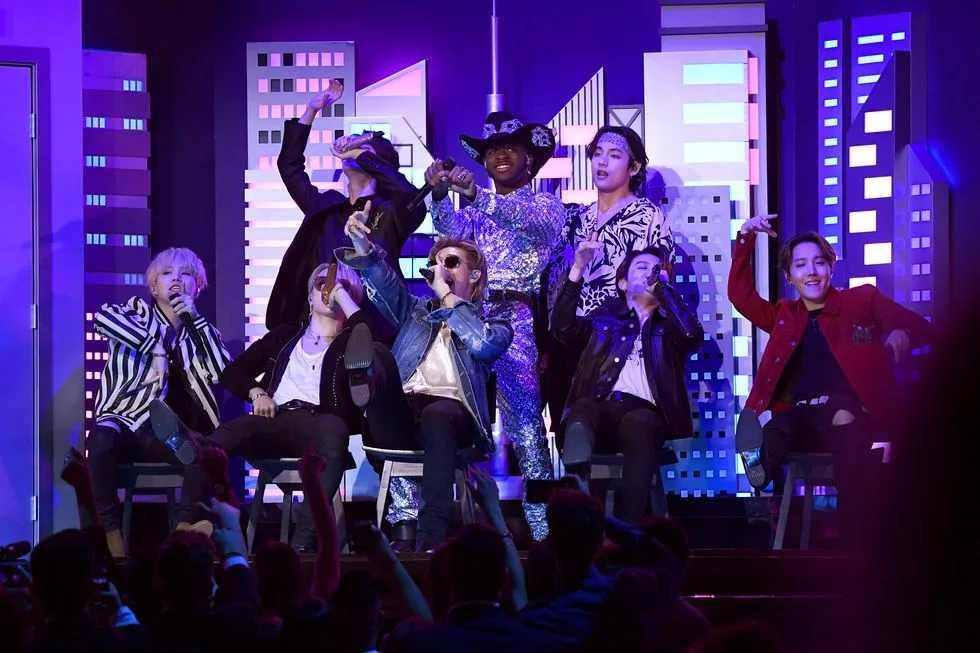 Lil Nas X và BTS biểu diễn tại Grammy 2020