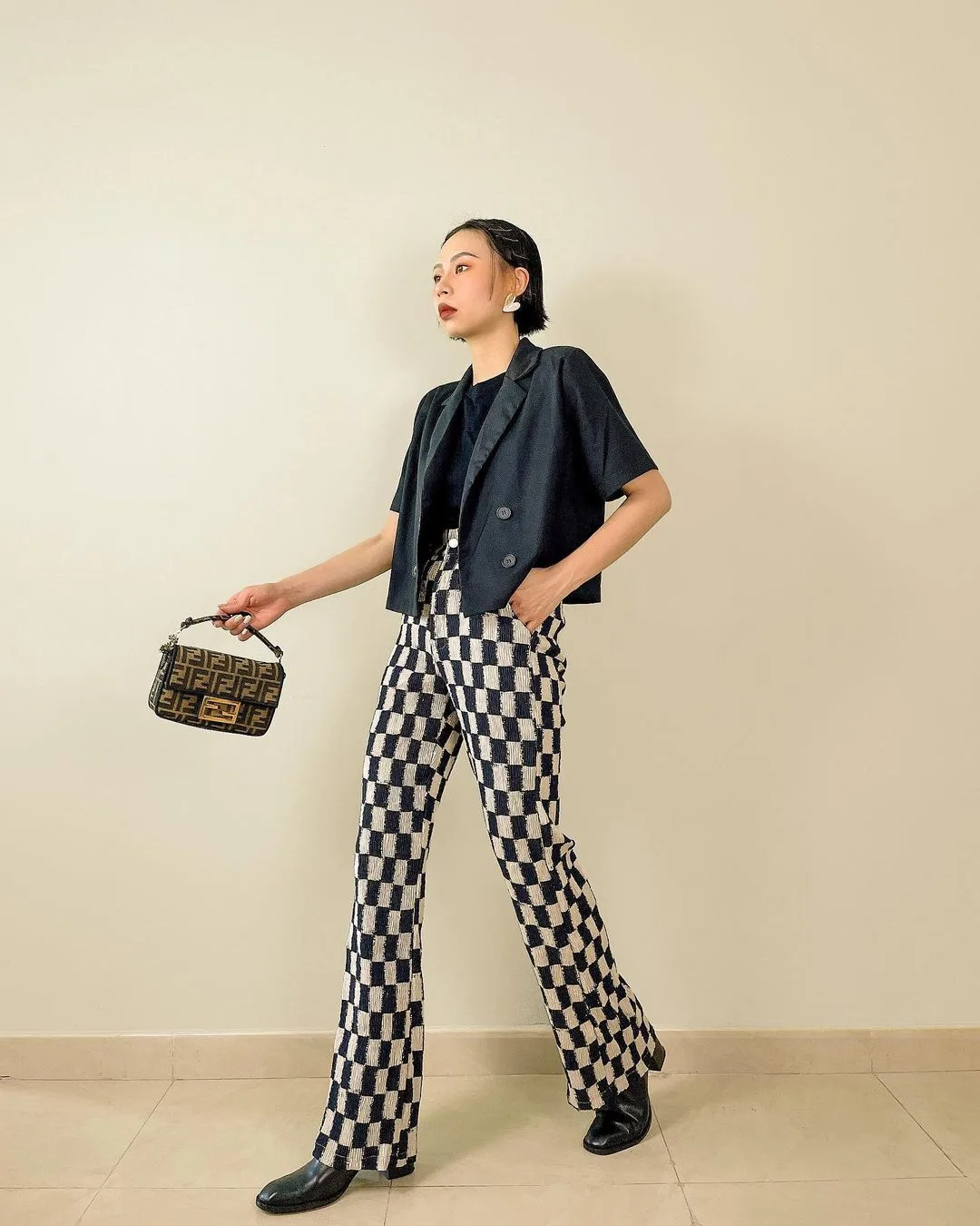 áo blazer màu đen tay ngắn