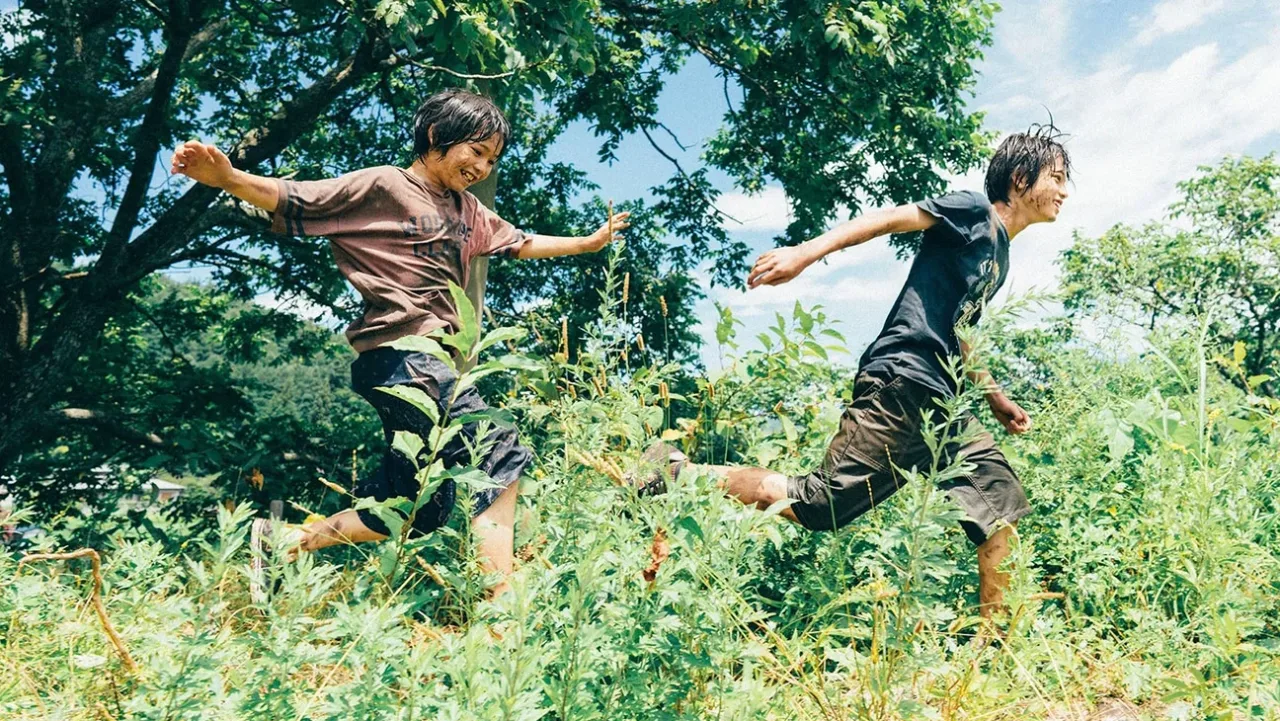 hai cậu bé