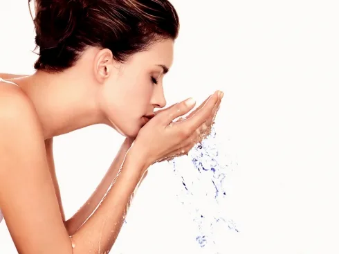 Sử dụng sữa rửa mặt dịu nhẹ Sử dụng sữa rửa mặt dịu nhẹ