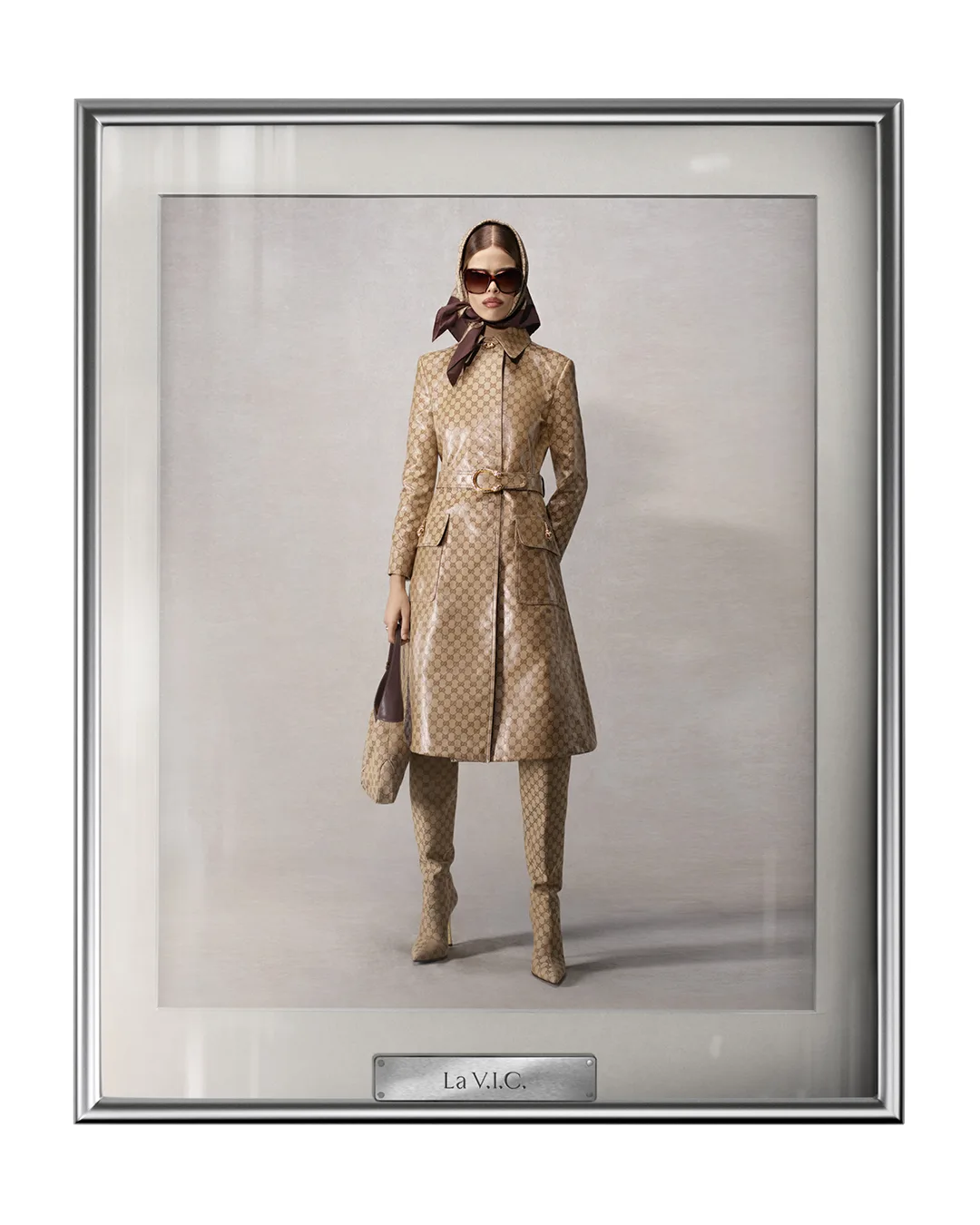 trench coat da hoạ tiết ca rô bộ sưu tập Gucci La Famiglia