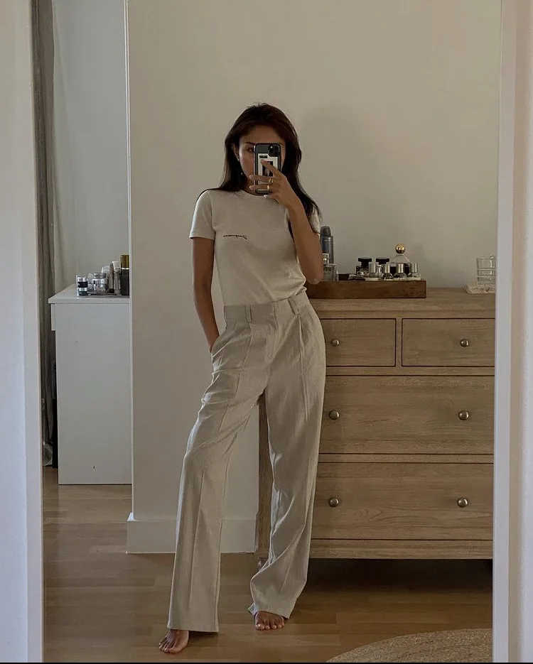Áo thun trơn phối cùng quần dài