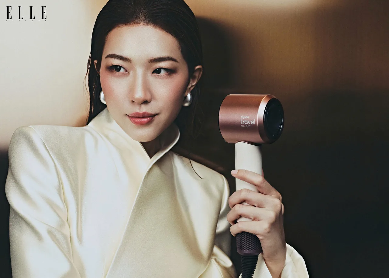 Lamoon cầm Dyson Supersonic™ Travel