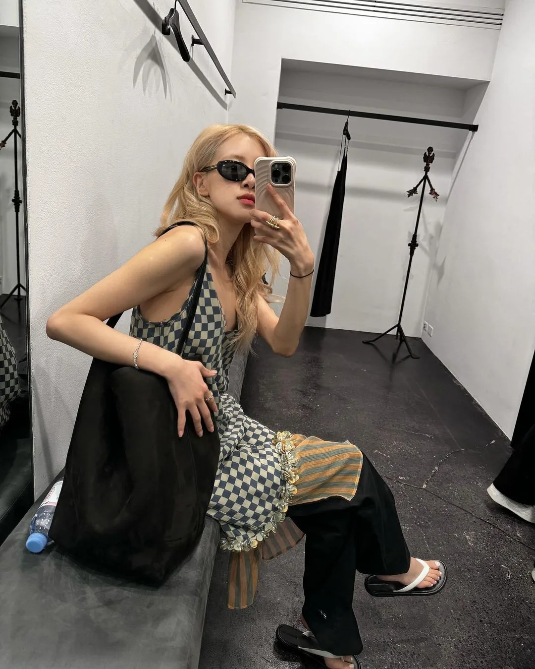 rosé blackpink với casual chic