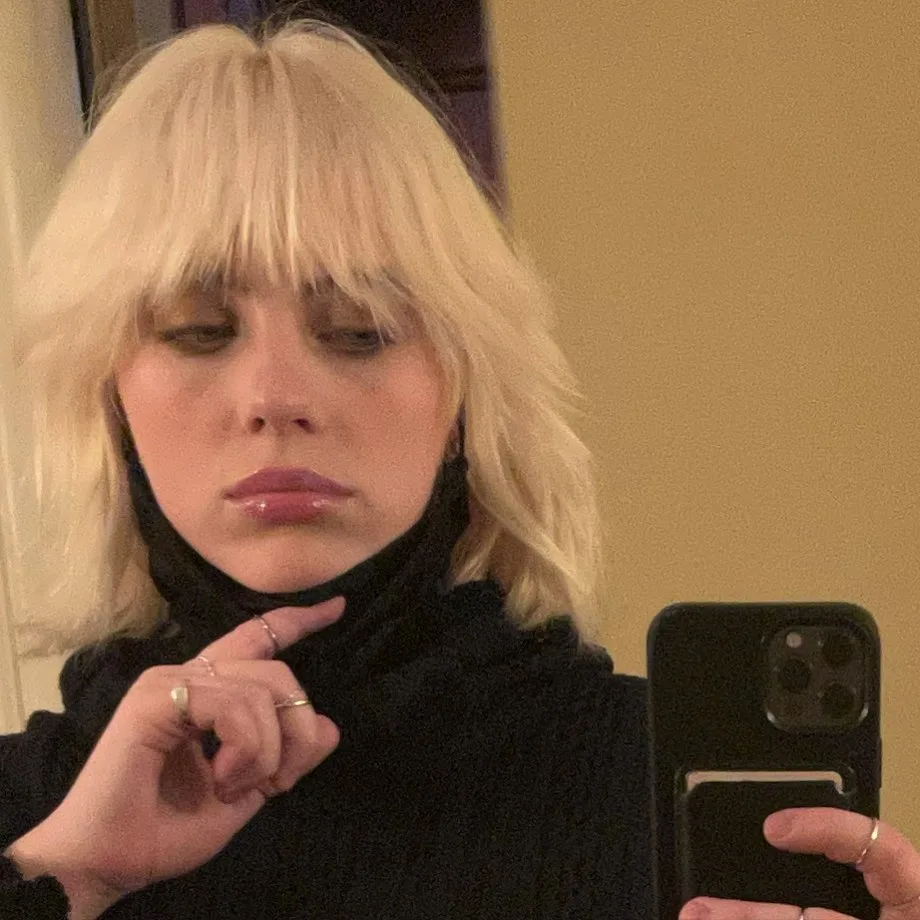billie eilish với tóc ngắn layer billie eilish với tóc ngắn layer