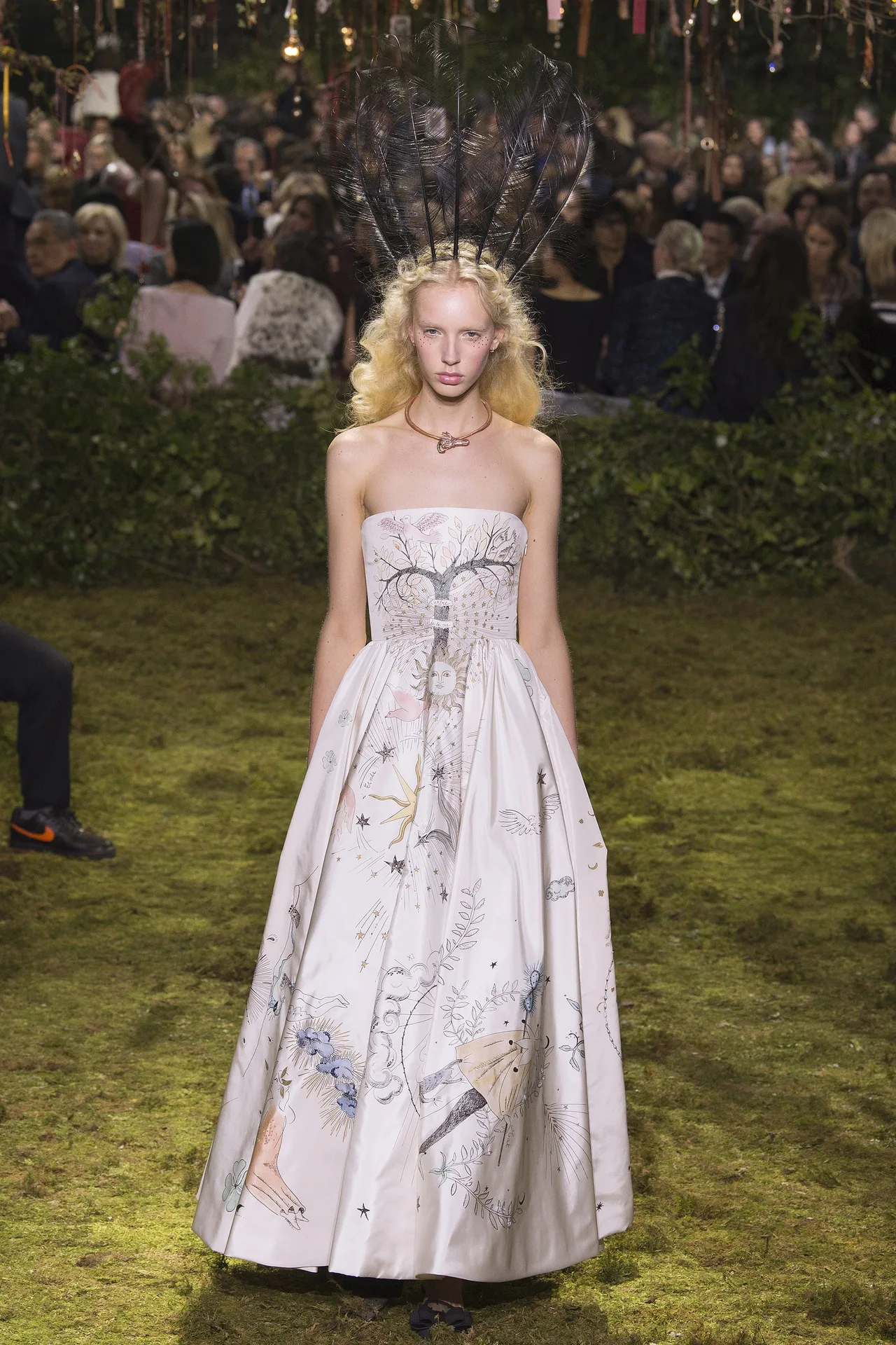 Những BST nổi bật tại tuần lễ Haute Couture Xuân-Hè 2017 - ELLE VN