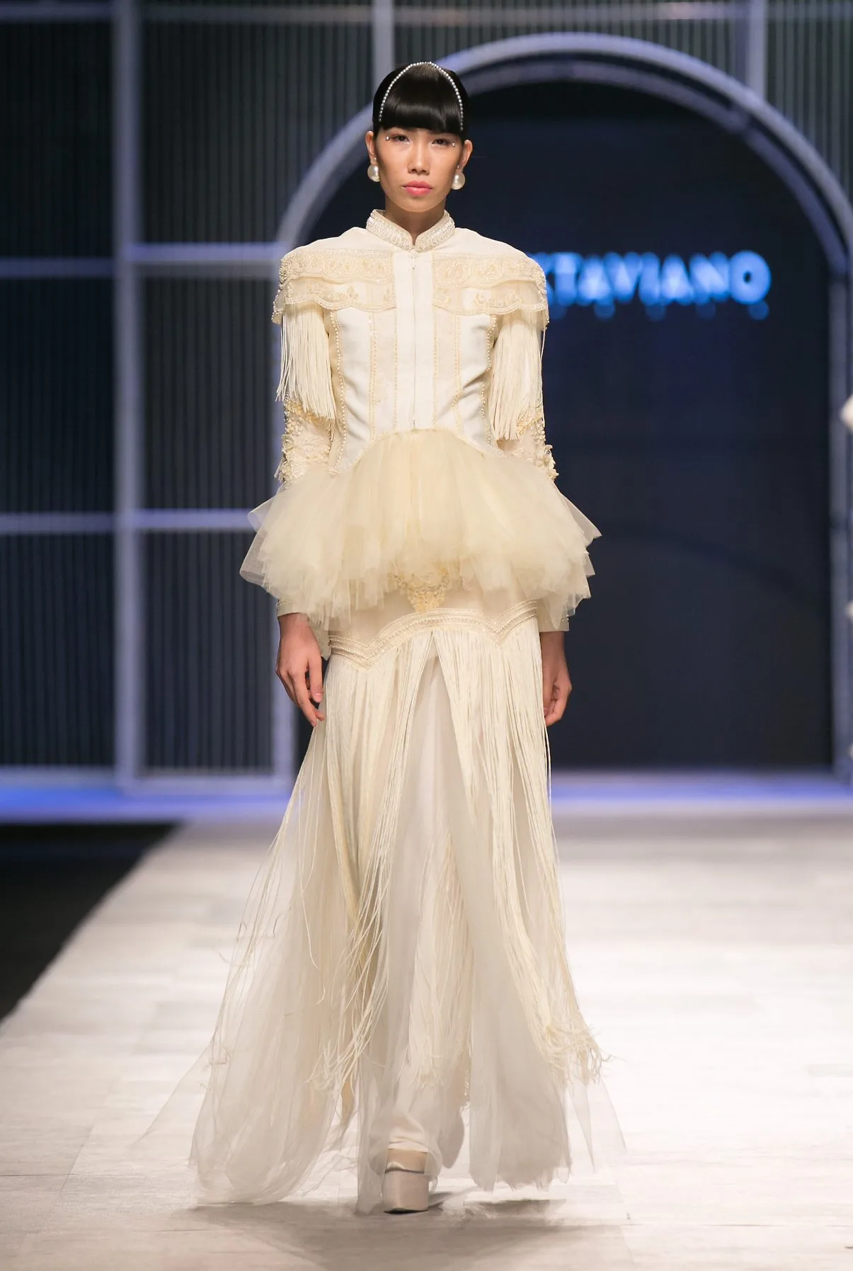 BST Thu-Đông 2016 của NTK Priyo Oktaviano