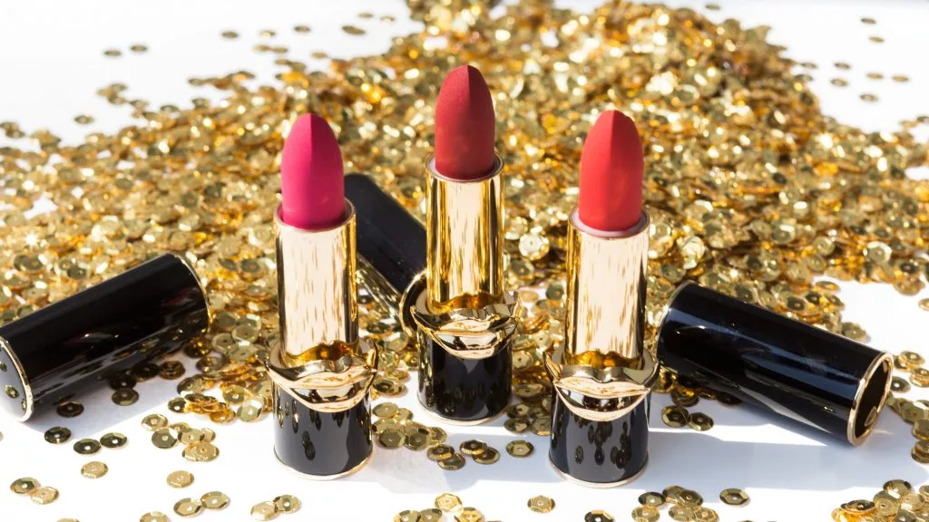 Cảm hứng vị lai từ son Pat McGrath trong Maison Margiela Counture Xuân 2018 Cảm hứng vị lai từ son Pat McGrath trong Maison Margiela Counture Xuân 2018- 3