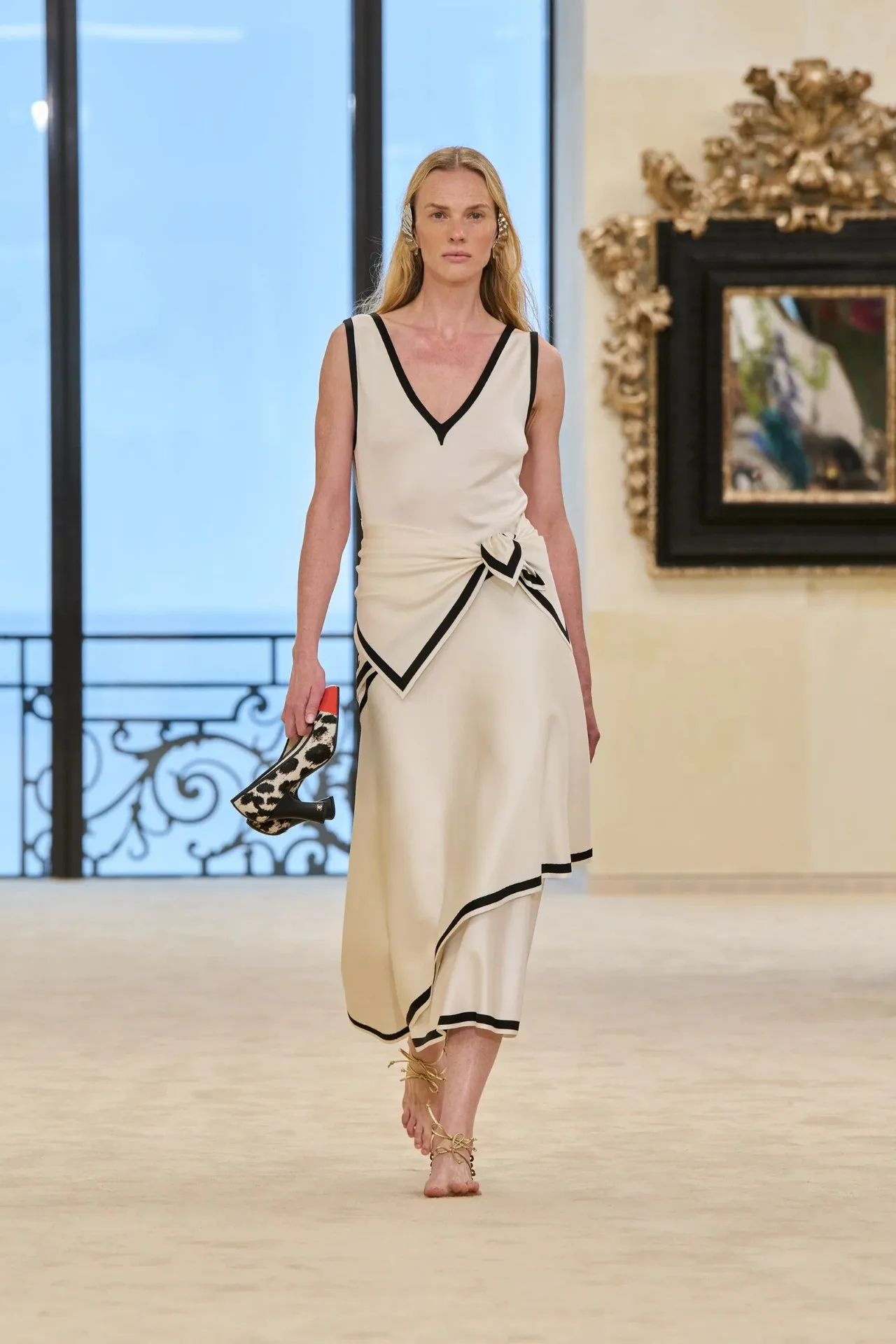 Đôi giày tàng hình của Chanel tại Chanel Cruise 2026/27
