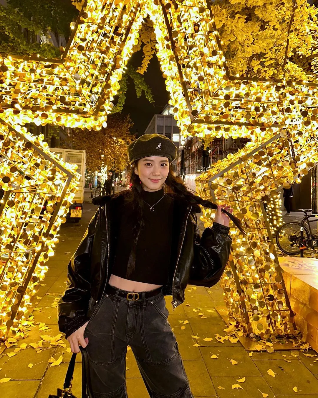 Jisoo (BLACKPINK) diện mũ beret