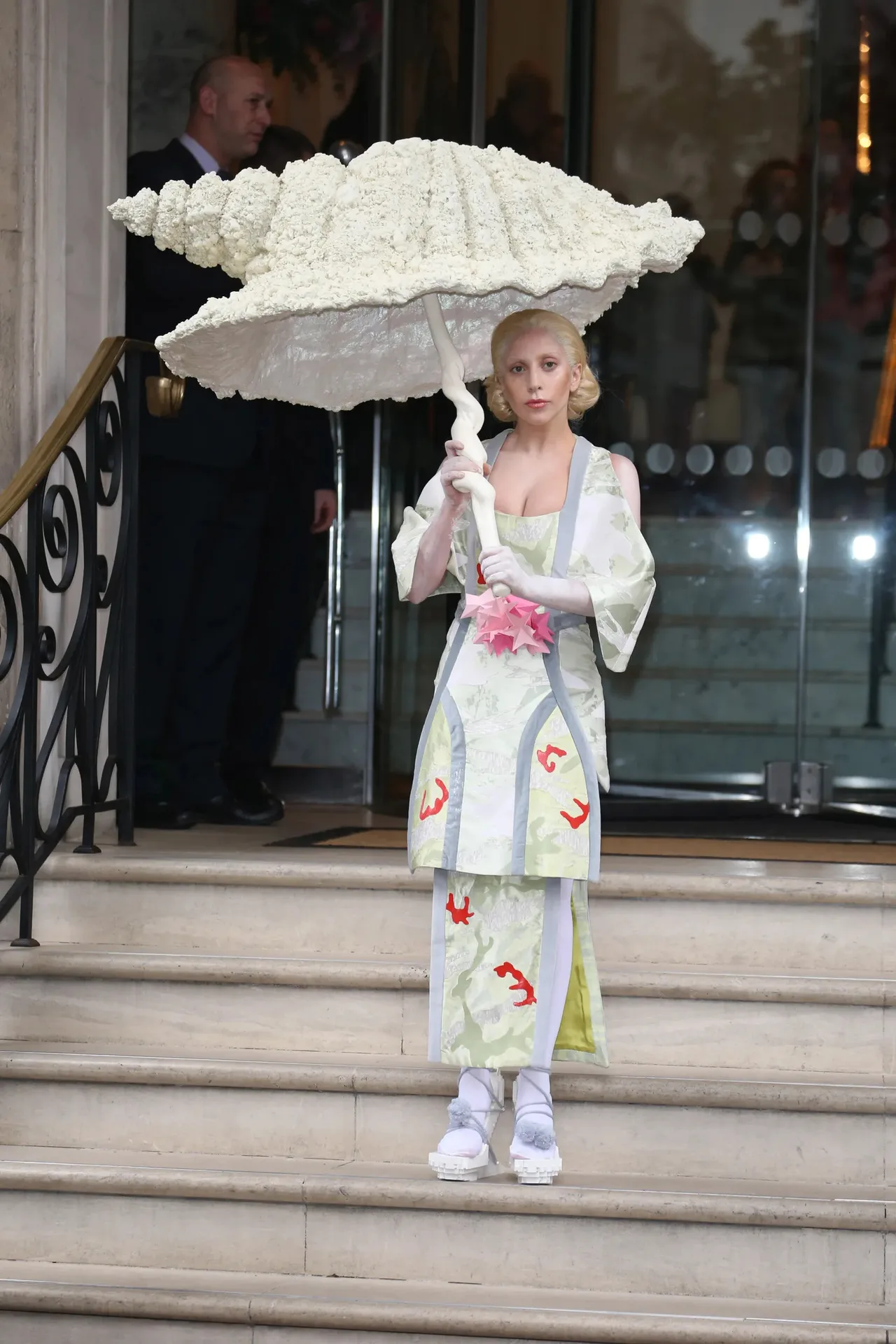 lady-gaga-do-nhat-ban