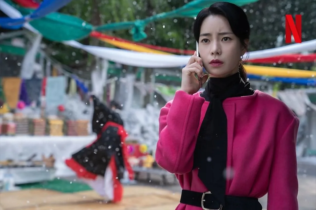hoa tai vuông lim ji yeon