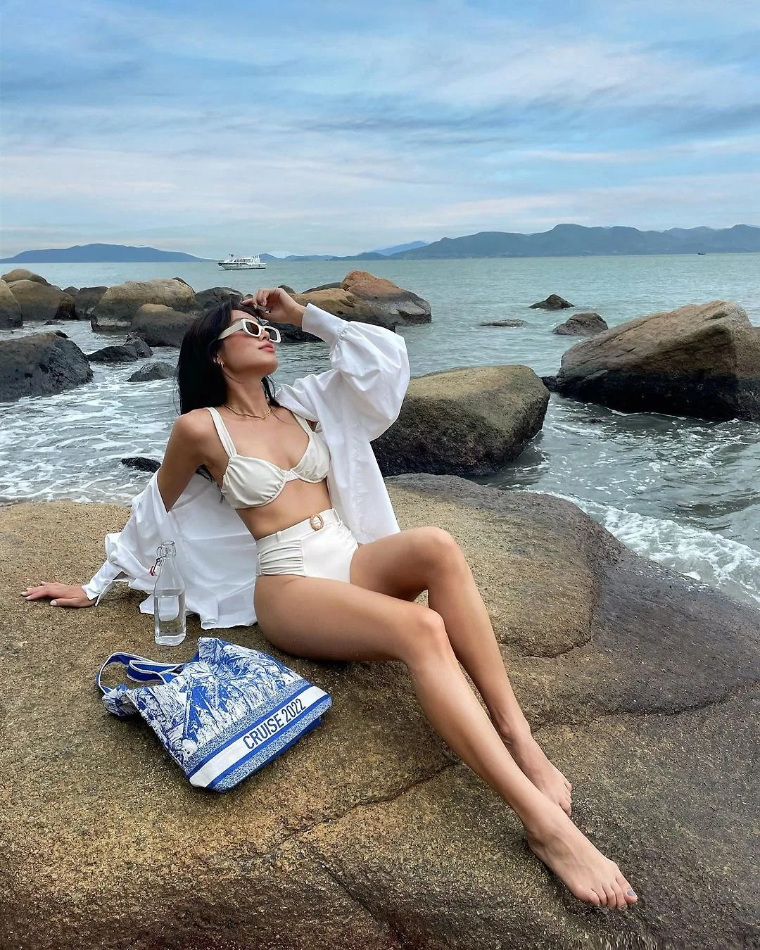 đồ bơi và áo sơ mi