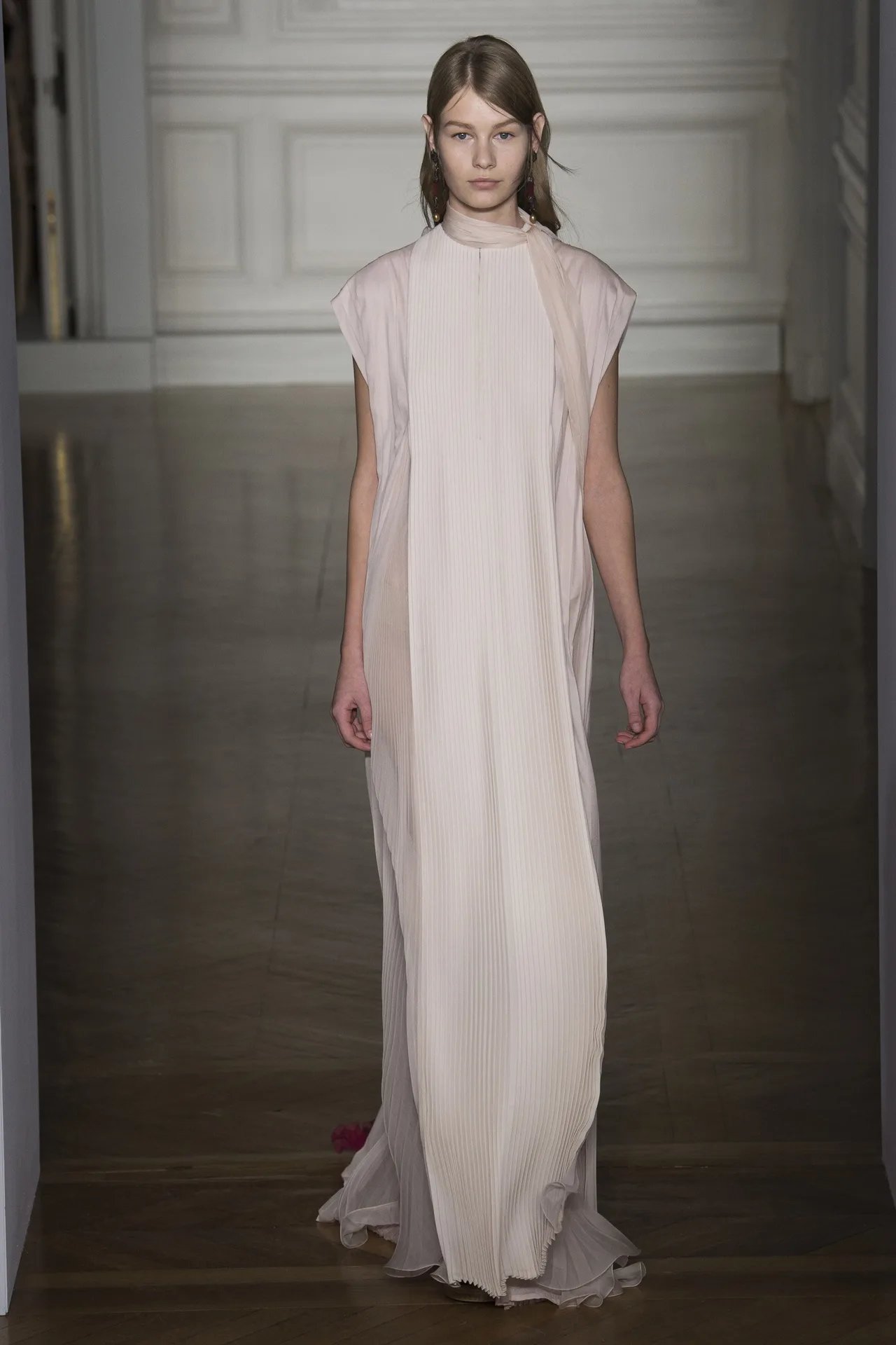 Những BST nổi bật tại tuần lễ Haute Couture Xuân-Hè 2017 - ELLE VN