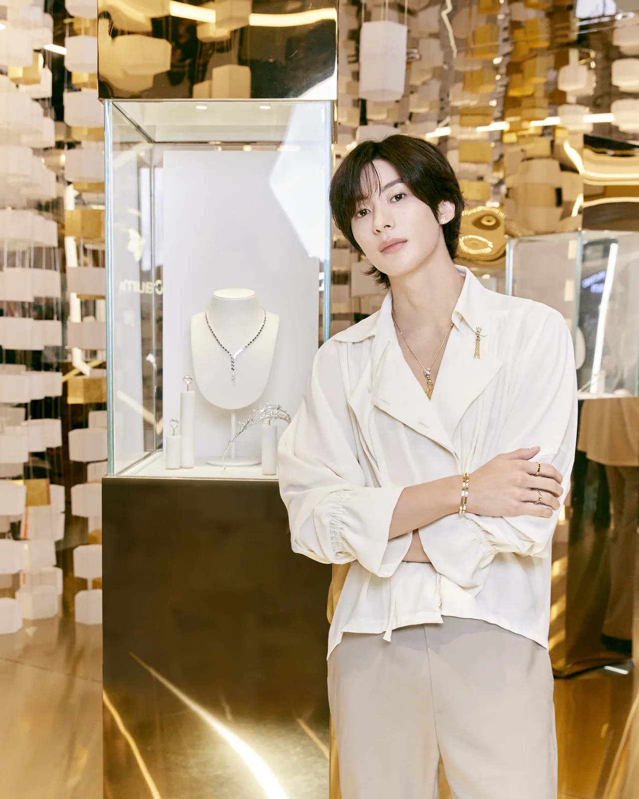 RIIZE diện sơ mi tại sự kiện Bee de Chaumet.