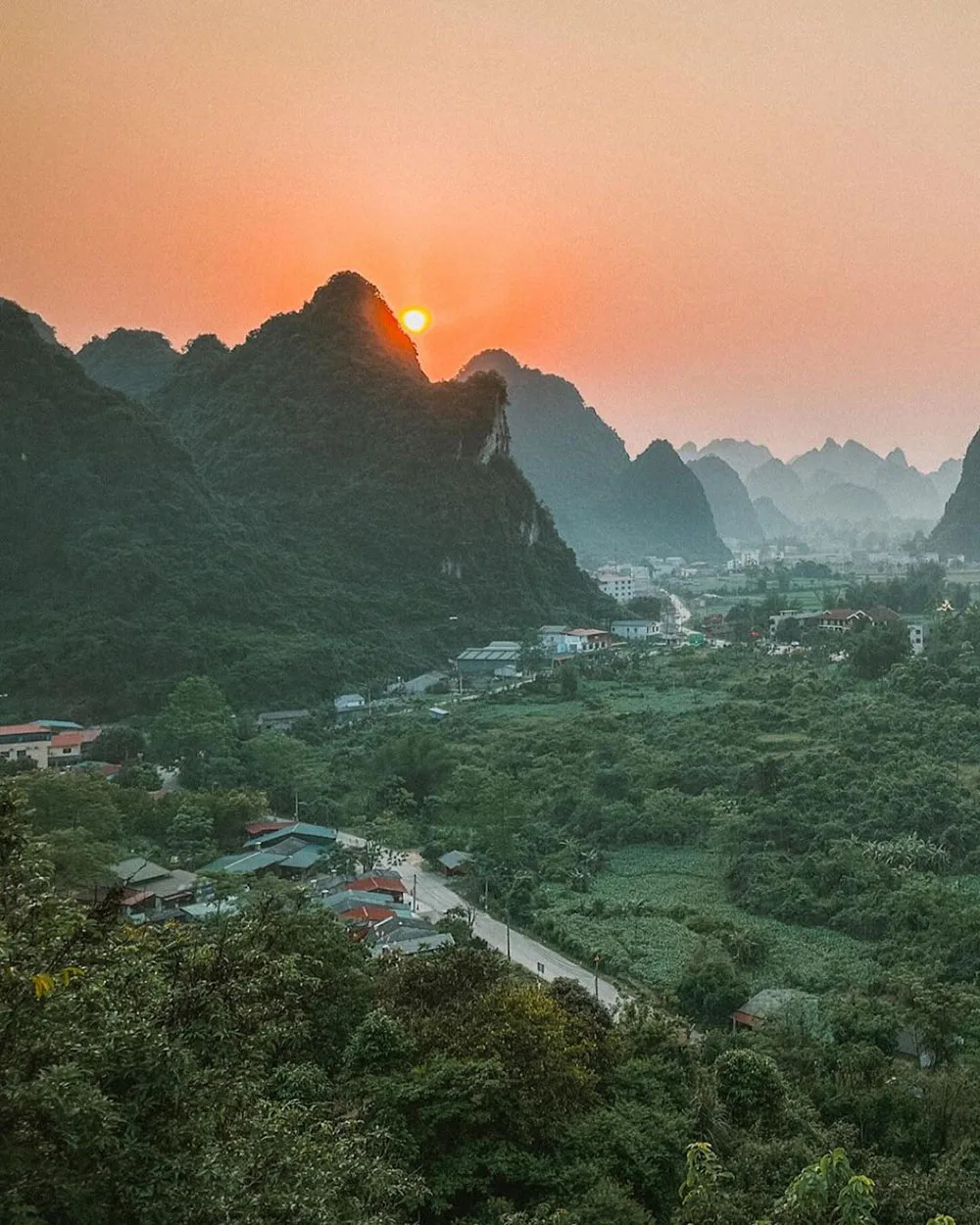 cảnh xung quanh chùa phật tích trúc lâm