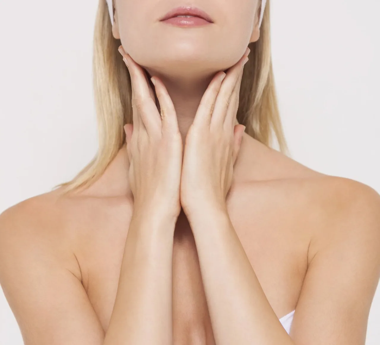 thói quen xấu lười dưỡng da cổ thói quen xấu lười dưỡng da cổ
