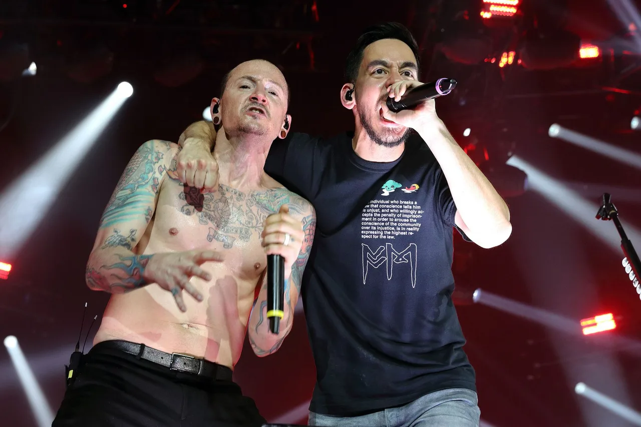 chester benning ton nhom nhac linkin park - elle vietnam 10