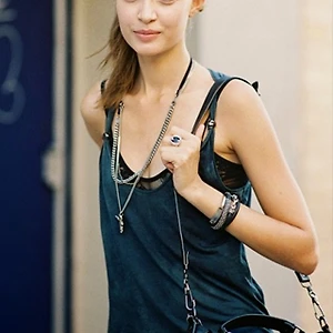 5 street style ấn tượng của siêu mẫu Josephine Skriver