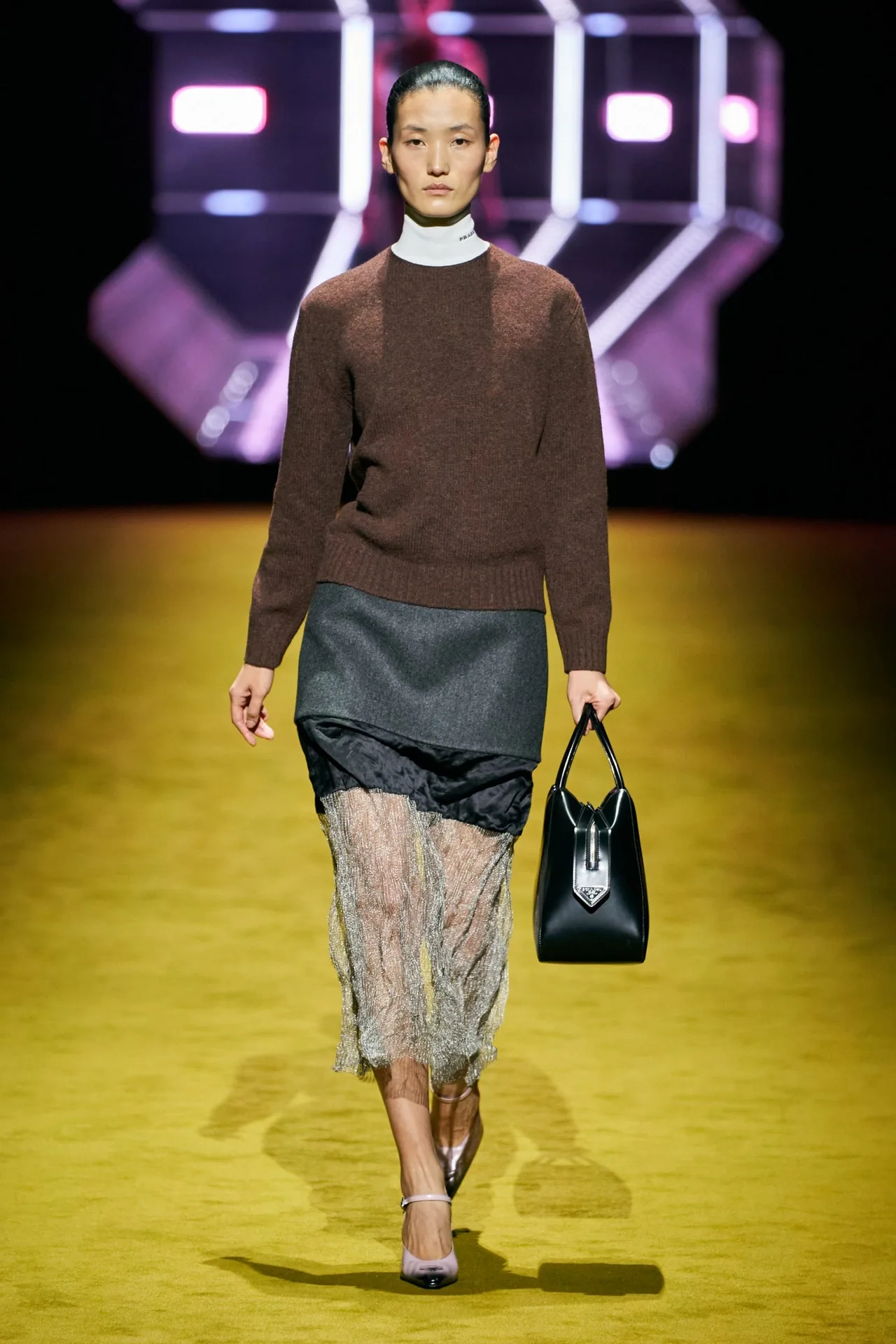 Prada Thu Đông 2022 look 4