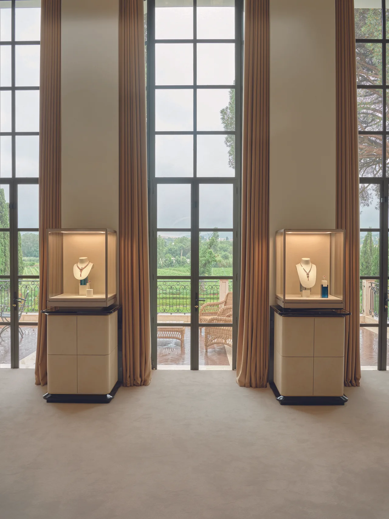 Không gian trưng bày BST High Jewelry "Le Chœur des Pierres" của Cartier