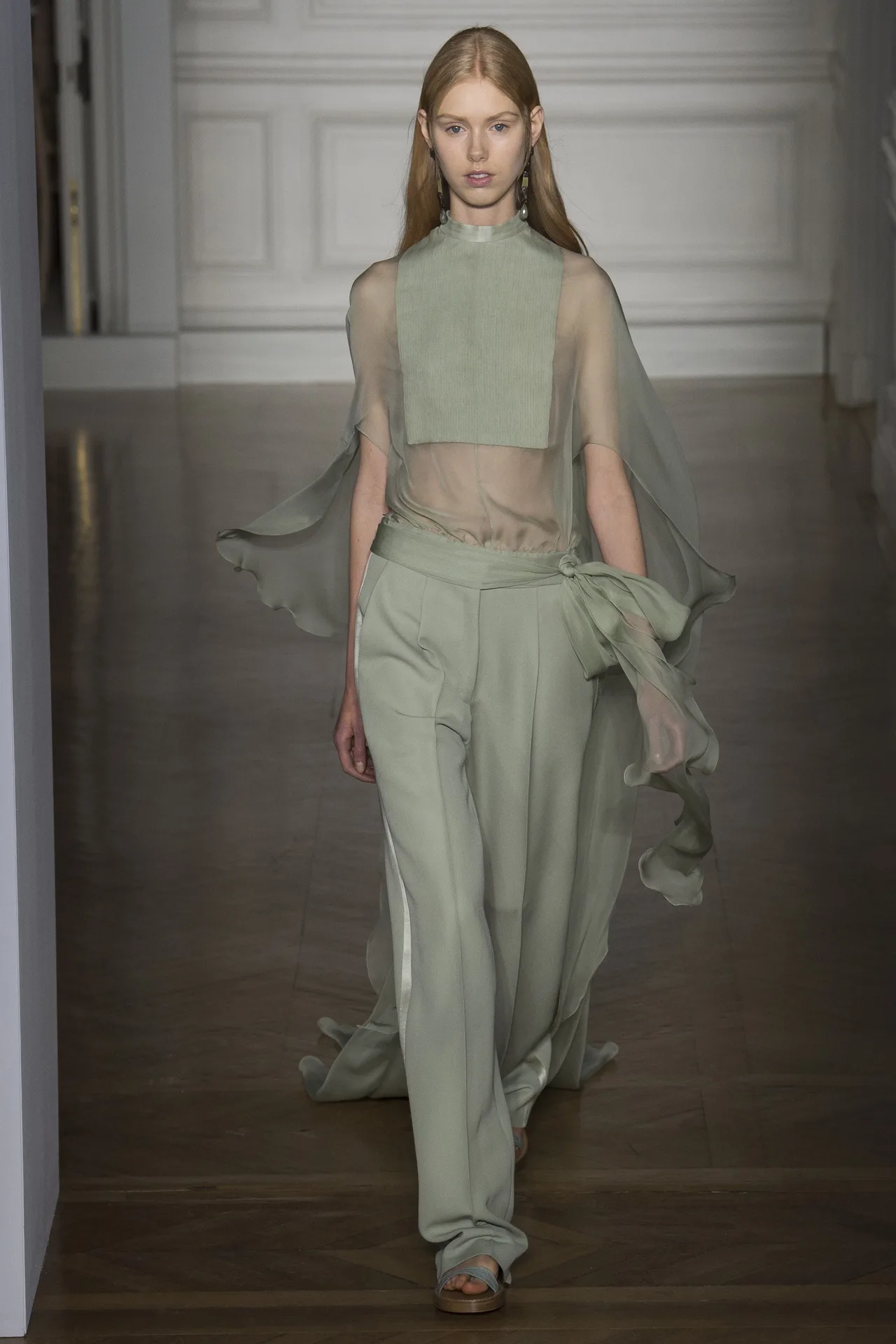 Những BST nổi bật tại tuần lễ Haute Couture Xuân-Hè 2017 - ELLE VN