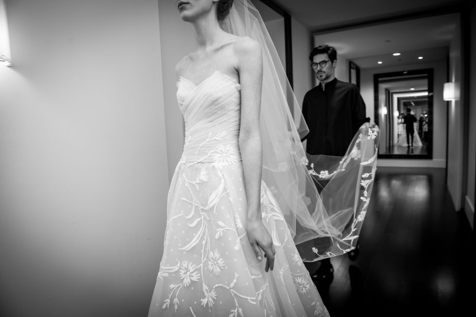 Hình ảnh hậu trường từ Bridal Spring Fashion Week 2017 - ellevietnam 19