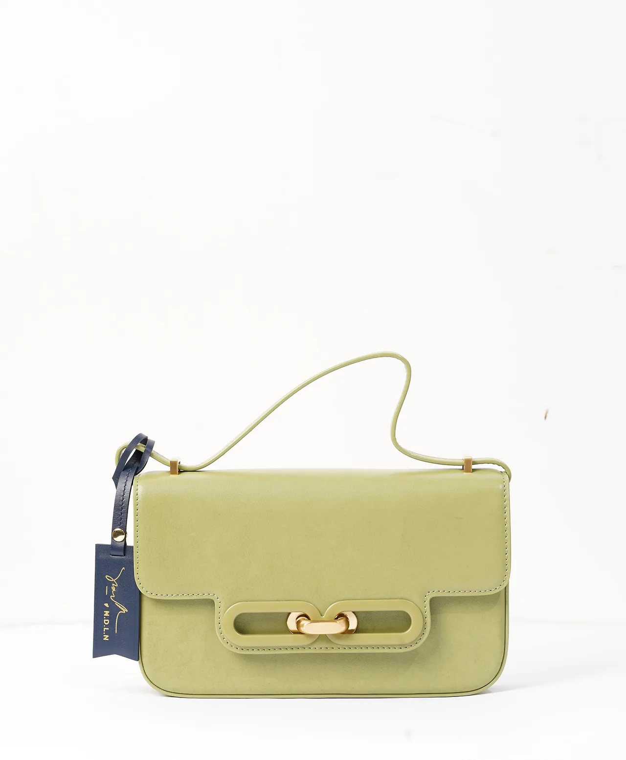 Ninh Dương Lan Ngọc đại diện túi Pedro Kate Bag xanh olive
