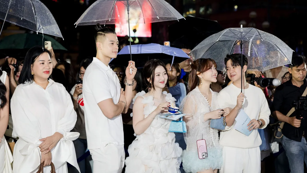 Các khách mời hội ngộ tại event