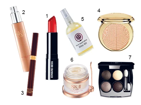 1. Son Edward Bess 2. Serum SK-II 3. Mascara Tom Ford 4. Phấn highlight Dior 5. Dầu Emu 6. Kem dưỡng ngày LXP của SK-II 7. Phấn mắt 4 màu Chanel