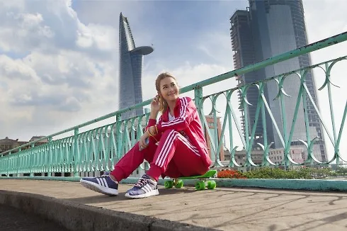 Khả Ngân trẻ trung, nổi bật với trang phục adidas neo