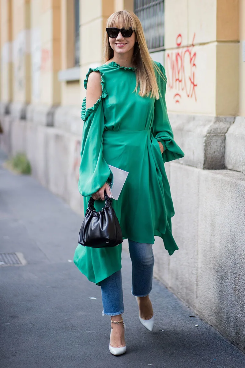 10-cach-mix-match-noi-bat-cho-xuan-he-2018-voi-vay-dai-va-quan-jeans-10