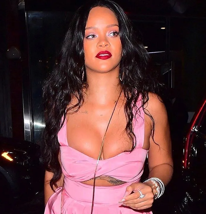 Phái đẹp đổ rạp trước foundation của Rihanna? Phái đẹp đổ rạp trước foundation của Rihanna?