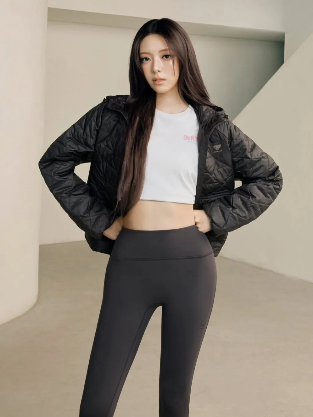 Outfit legging phối cùng áo phao bản lớn