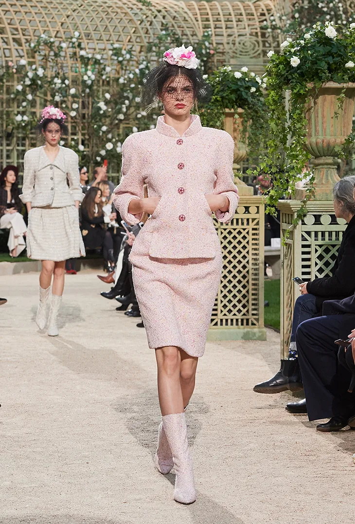 BST thời trang Chanel Xuân 2018 Couture: Mùa xuân của một triều đại mới BST thời trang Chanel Xuân 2018 Couture: Mùa xuân của một triều đại mới