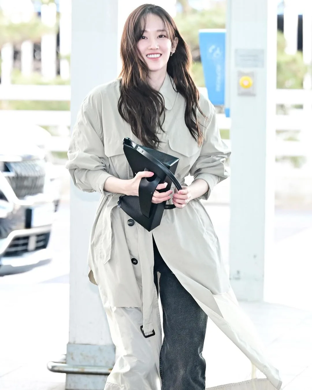 Jeon Jong Seo diện trench coat jeon jong seo queen woo