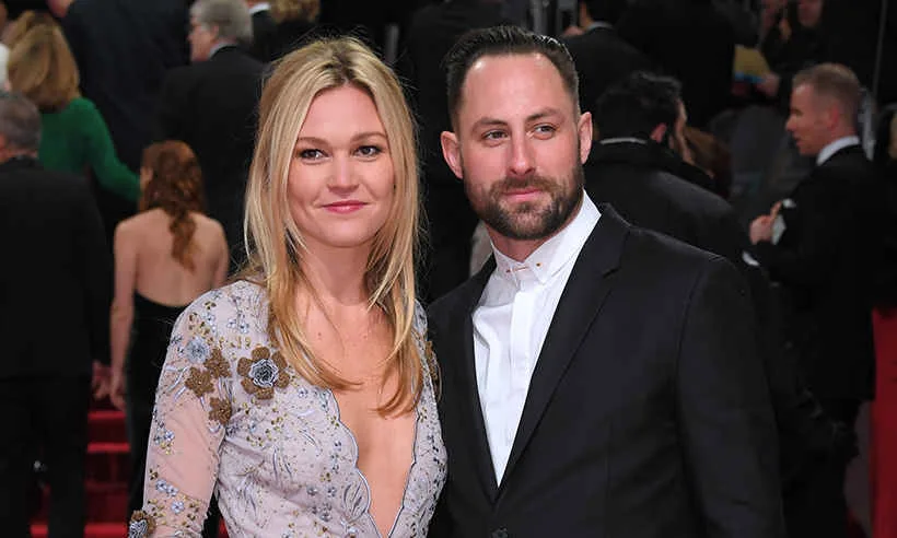 Julia Stiles và Preston J Cook Julia Stiles và Preston J Cook