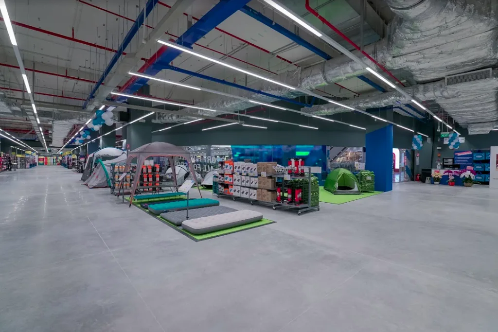 cửa hàng decathlon thứ hai tại aeon mall tân phú