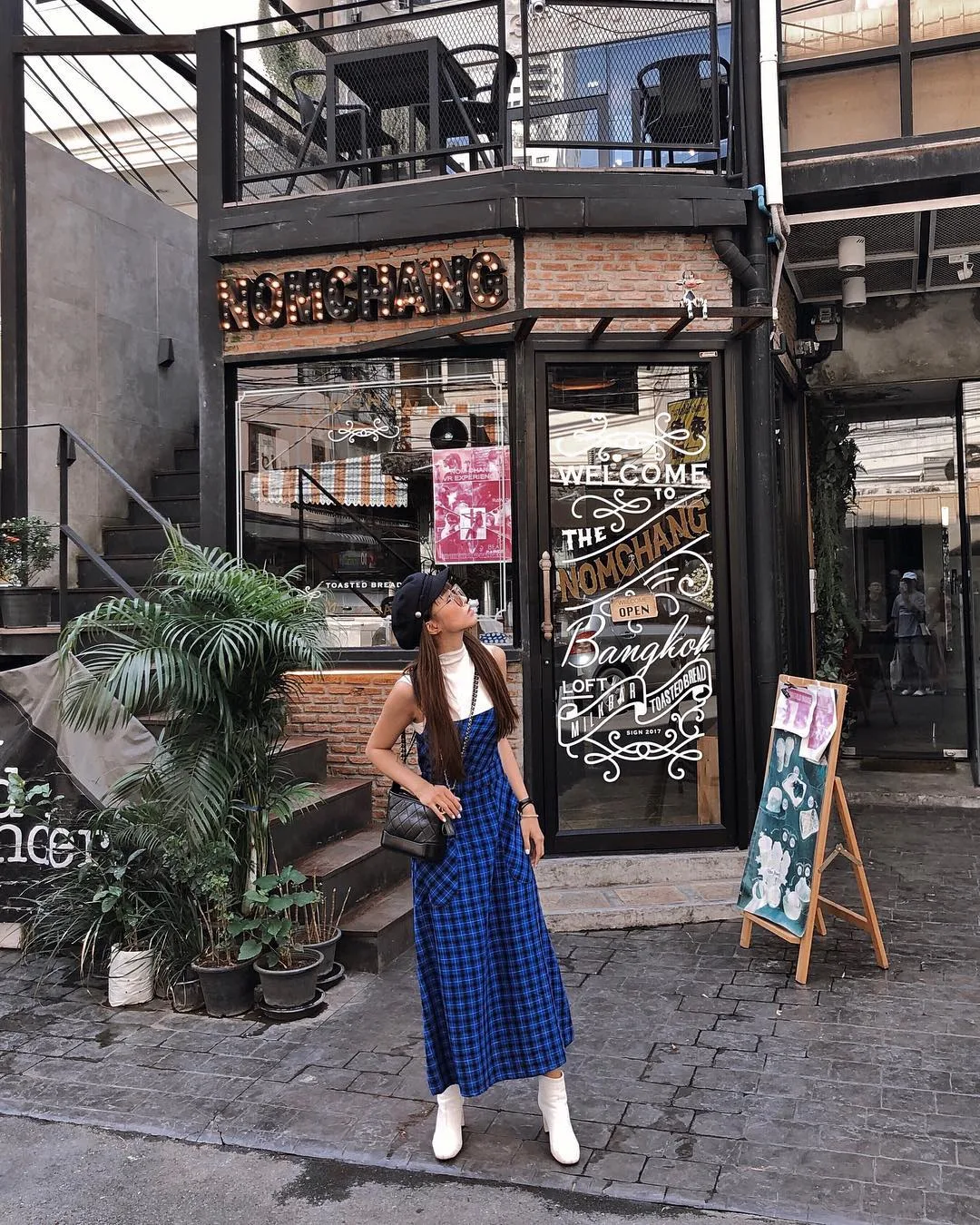 Thời trang du lịch Đà Lạt - Salim mặc váy carô vintage