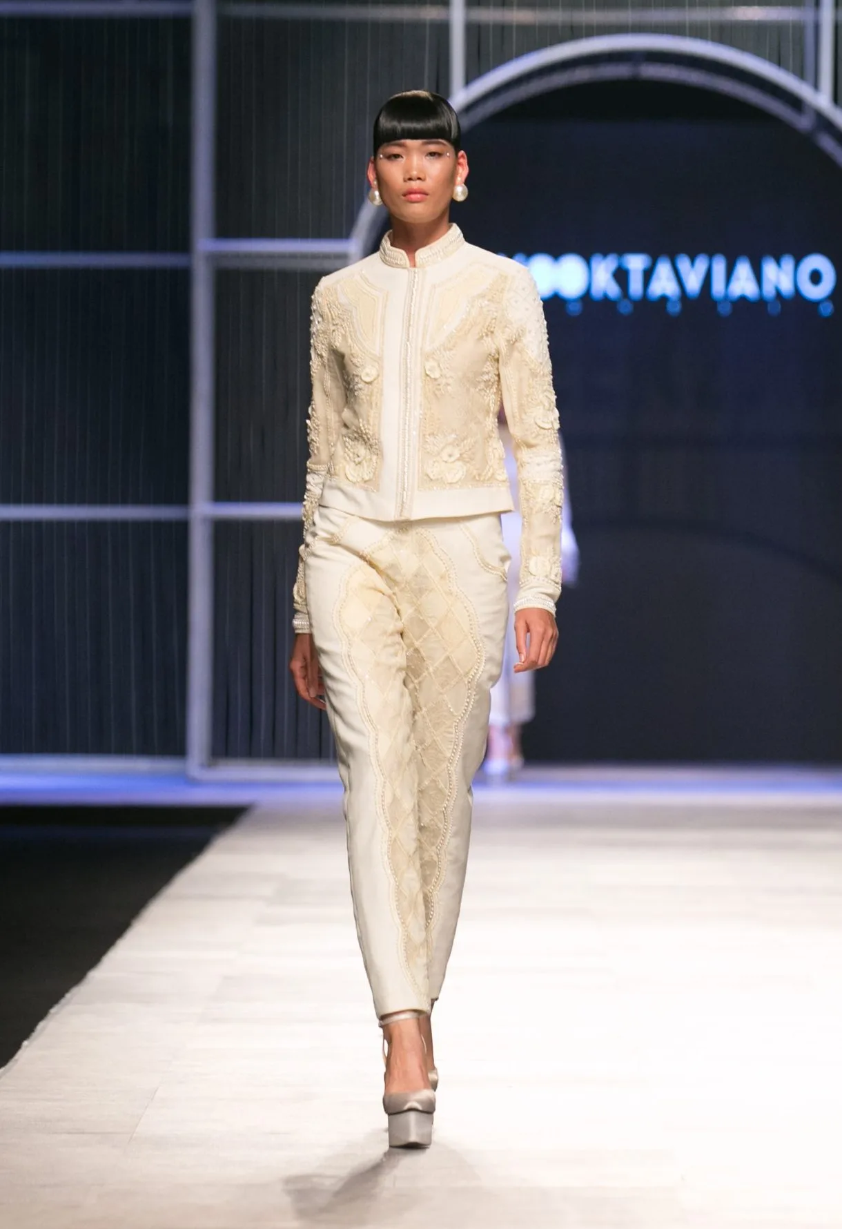 BST Thu-Đông 2016 của NTK Priyo Oktaviano