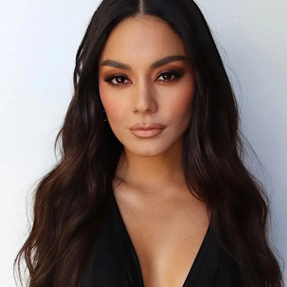 Vanessa Hudgens với Soft Glam makeup