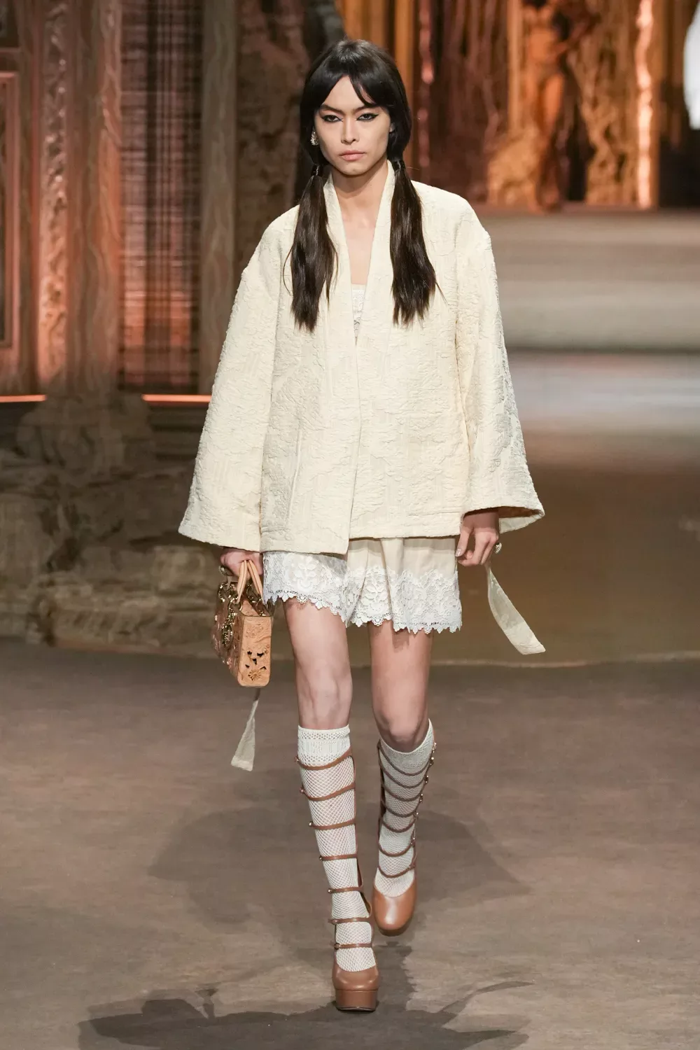 CD xuân hè 2023 look 53