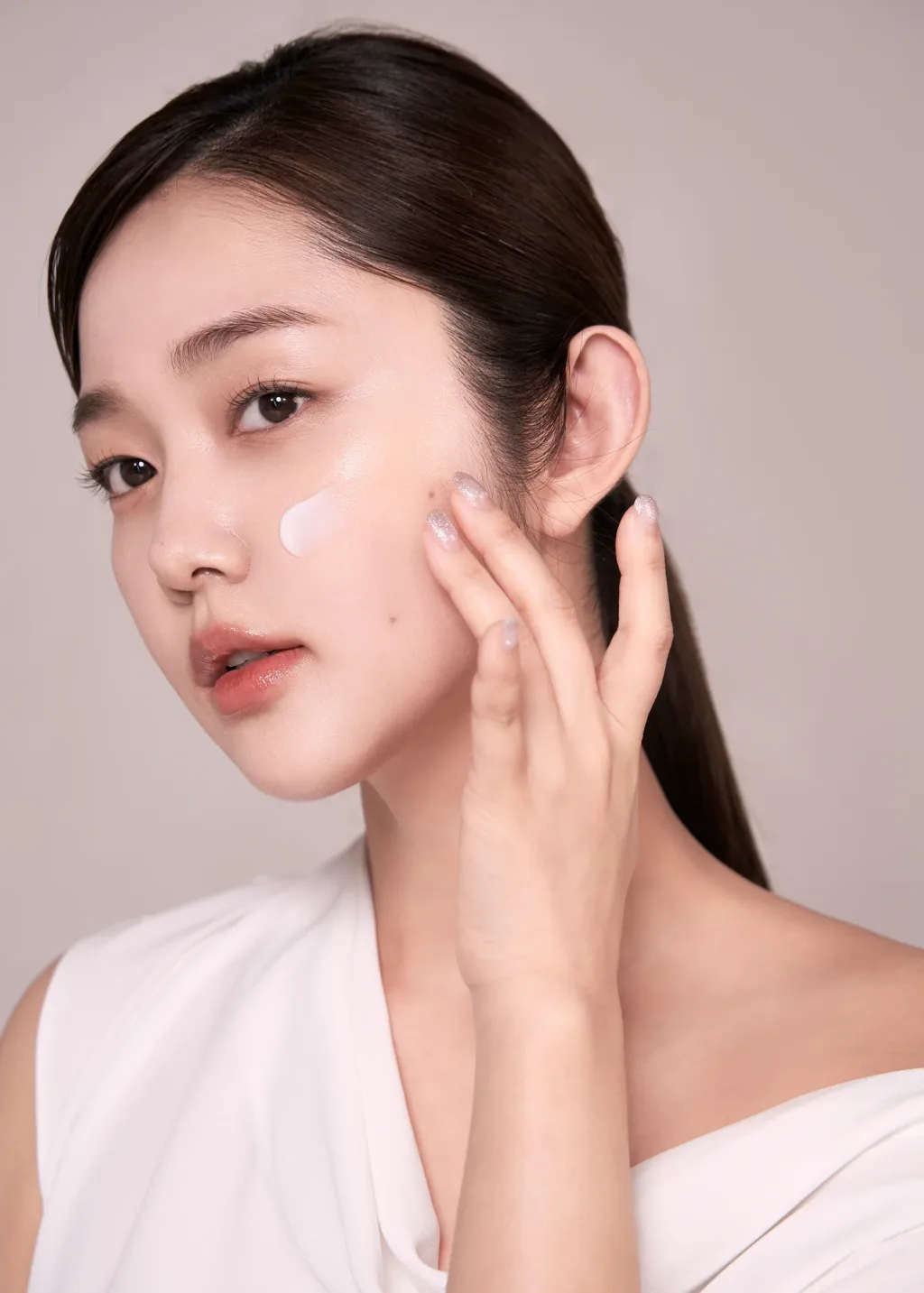 Slow Aging - Tái định nghĩa nhận thức để chấp nhận về quá trình lão hóa da tự nhiên Slow Aging - Tái định nghĩa nhận thức để chấp nhận về quá trình lão hóa da tự nhiên